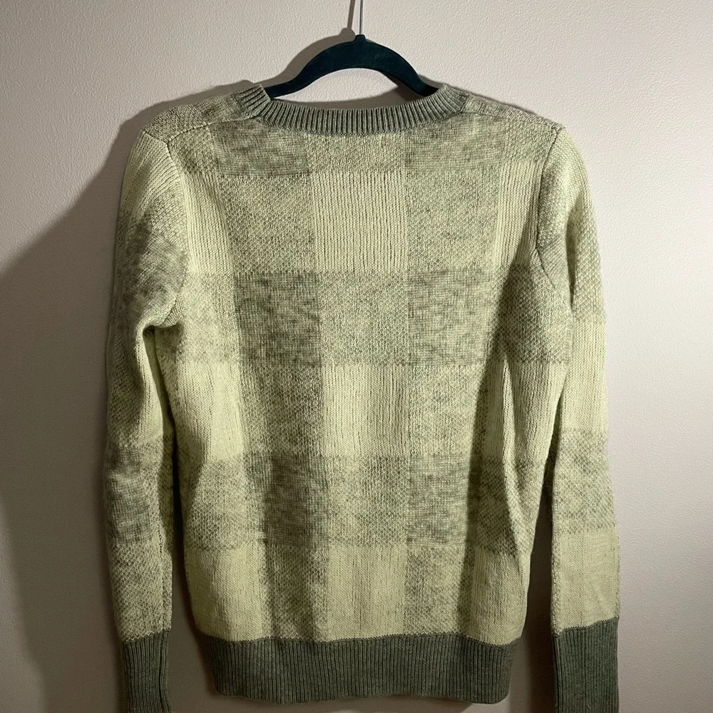 Light checker pattern sweater. Neutral colors. Banana Republic. Size Small. - Picture 1 of 2